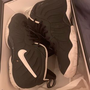 SOLD!!! Nike big kids foamposite .